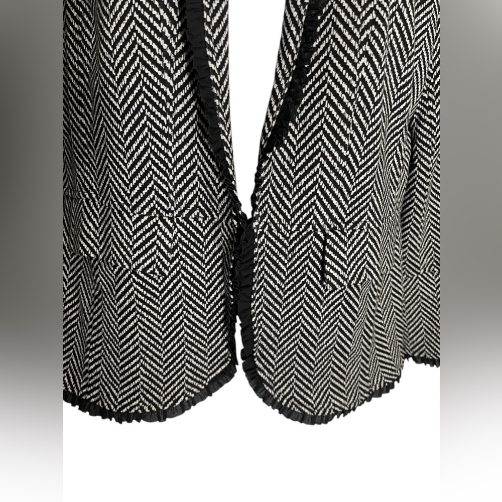 Chico’s blazer size 8 petite black & white herringbone jacket blazer 🖤🖤 - Picture 3 of 11